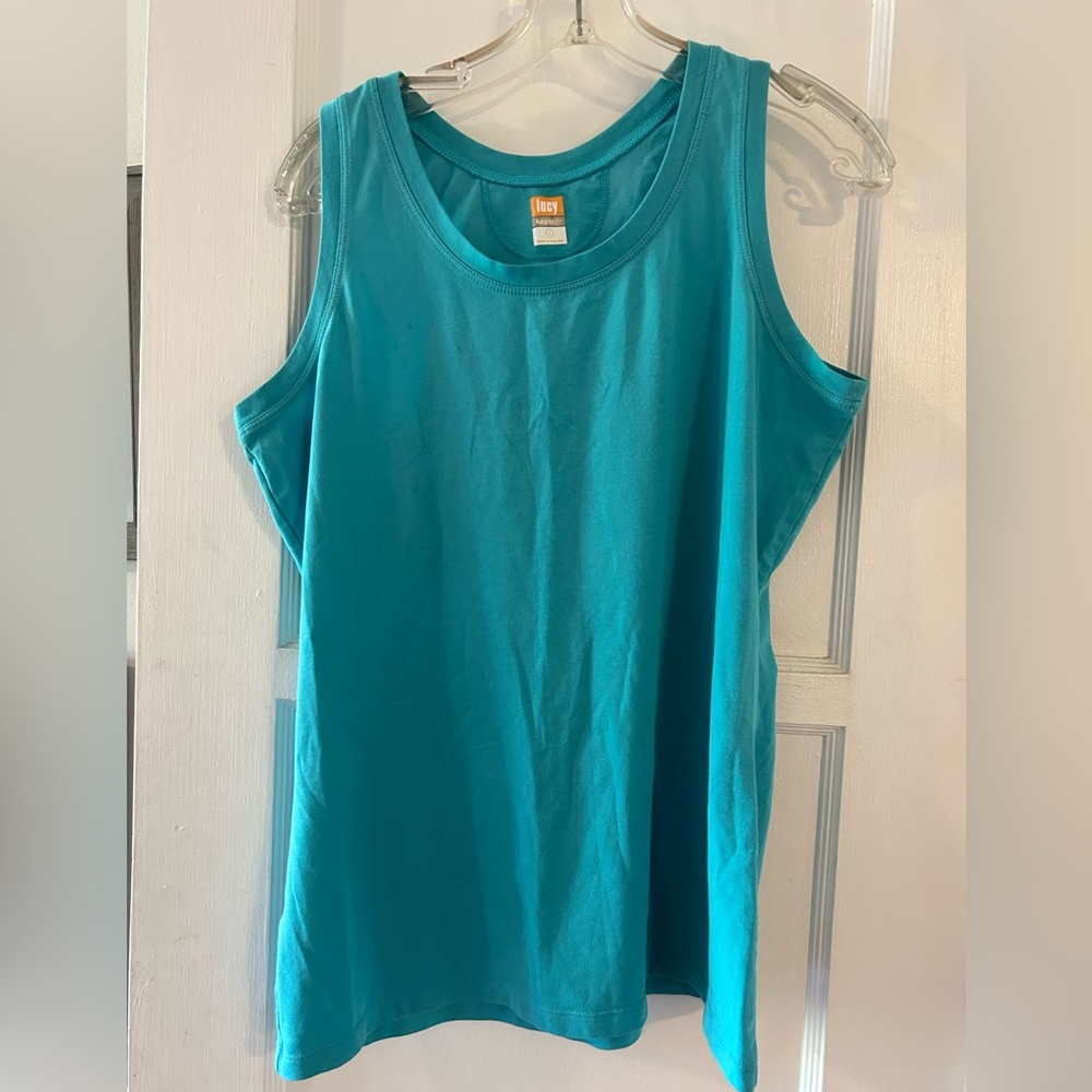 Lucy Tech activewear top size large!